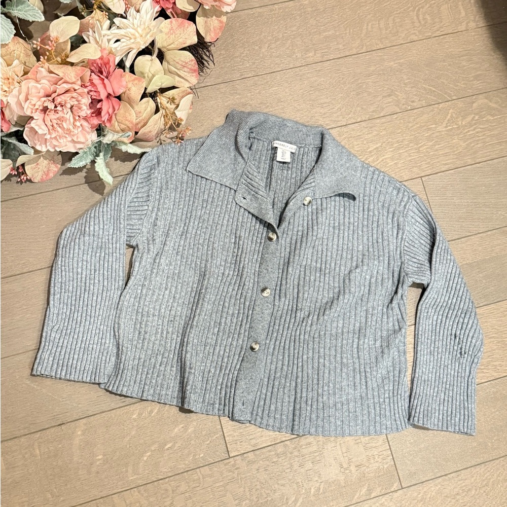 Gray Ribbed Button-Up